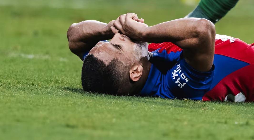 包含斯旺西城捉襟见肘，球员状态低迷严重的词条