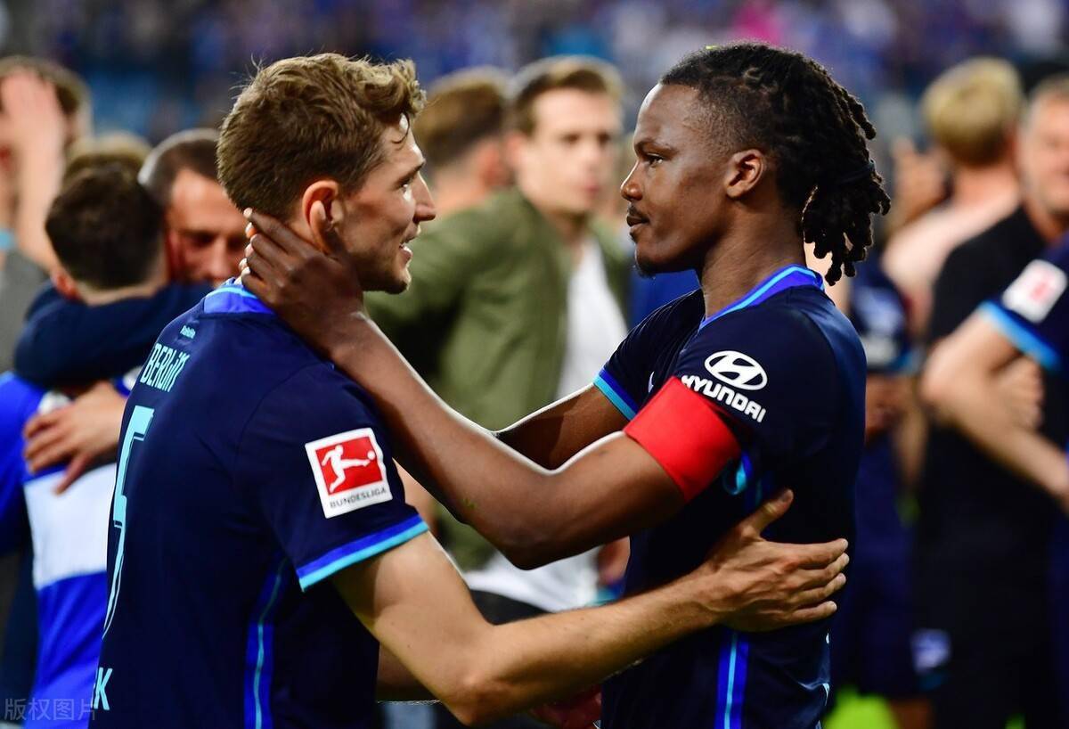 包含柏林柏林二队冲甲成功，青训成果逐渐显现的词条