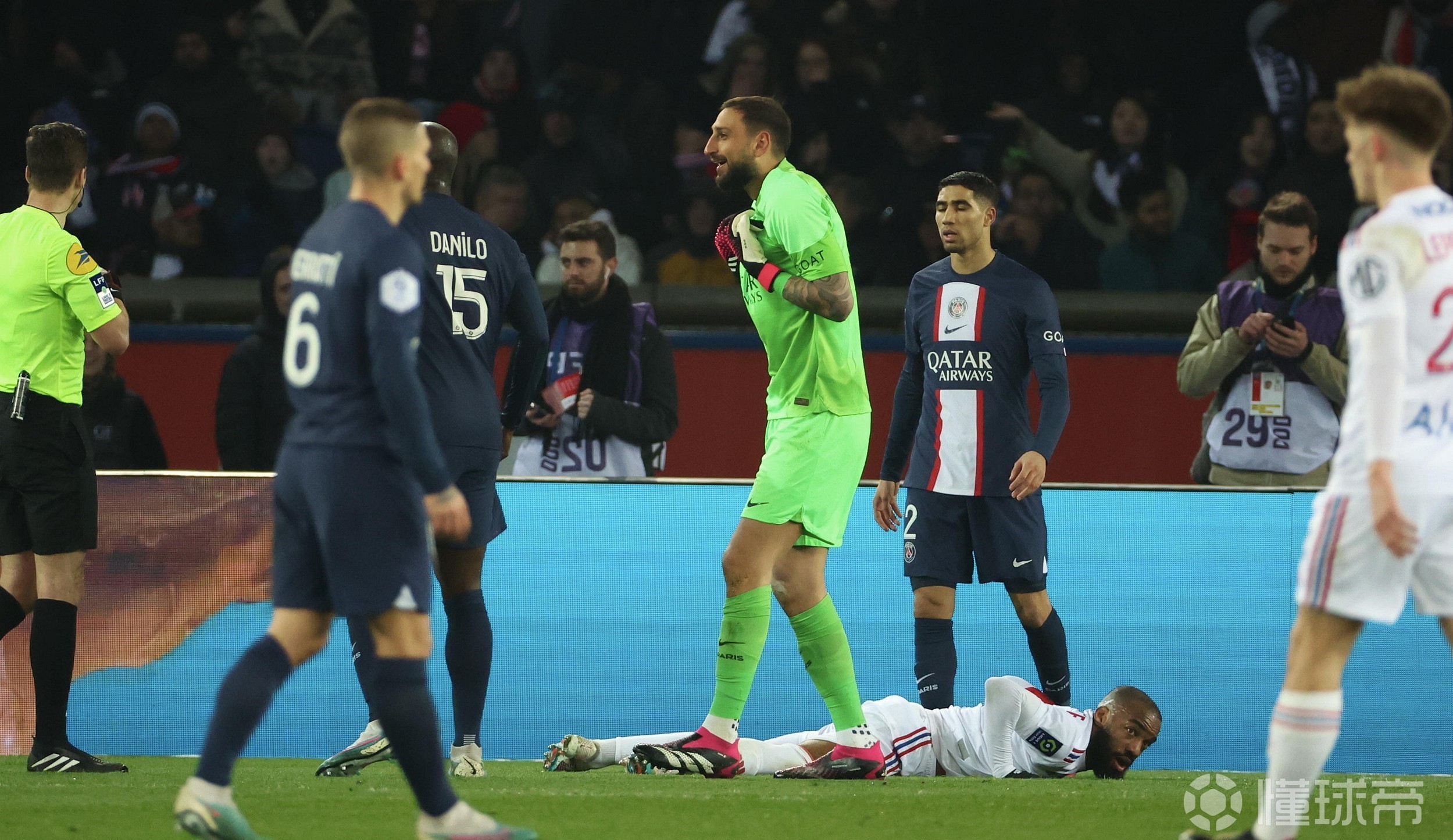 包含里昂客场惨败,球队状态低迷排名下滑的词条 包含里昂客场惨败,球队状态低迷排名下滑的词条