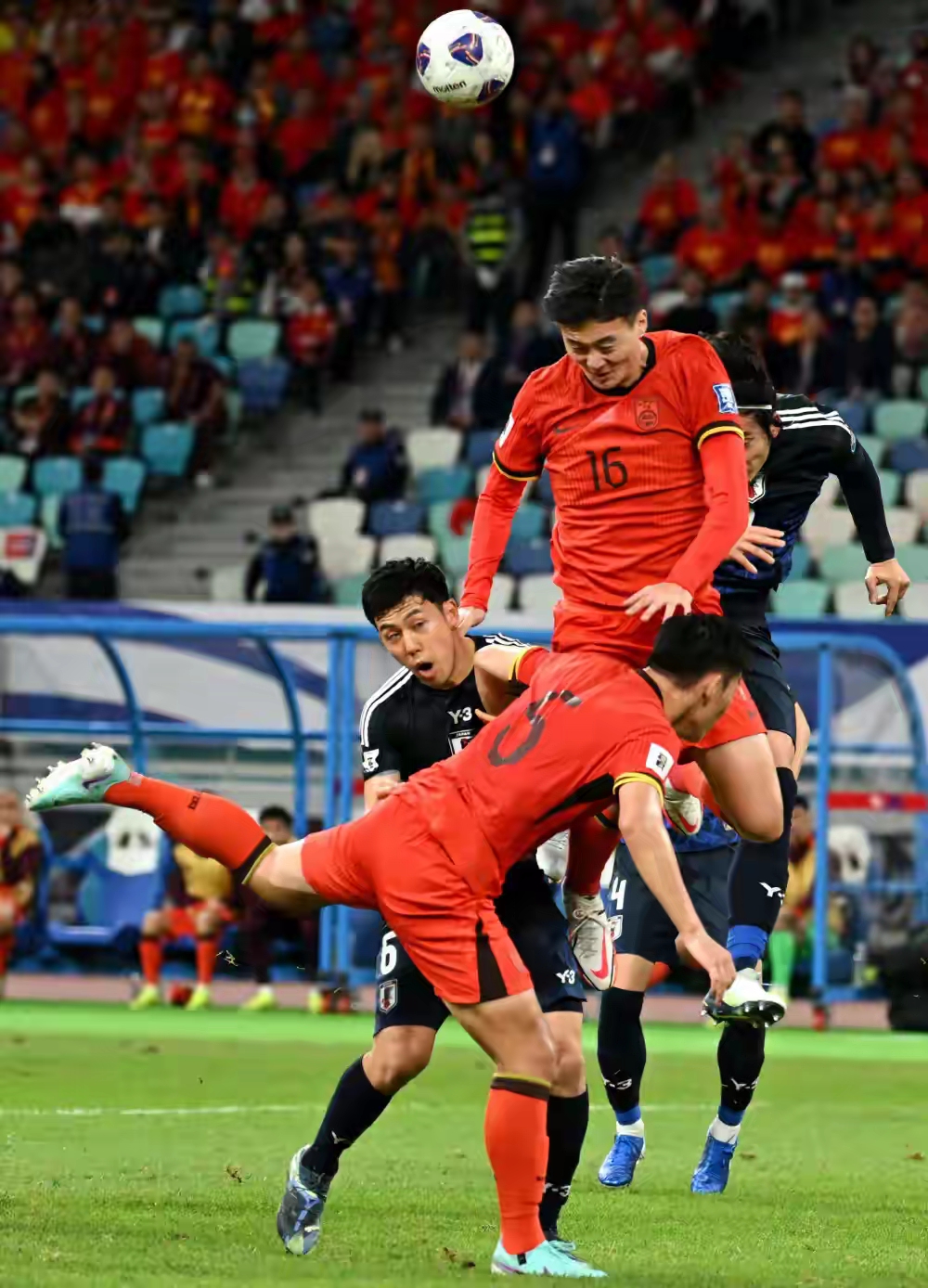 中国职业足球赛事引爆体育界