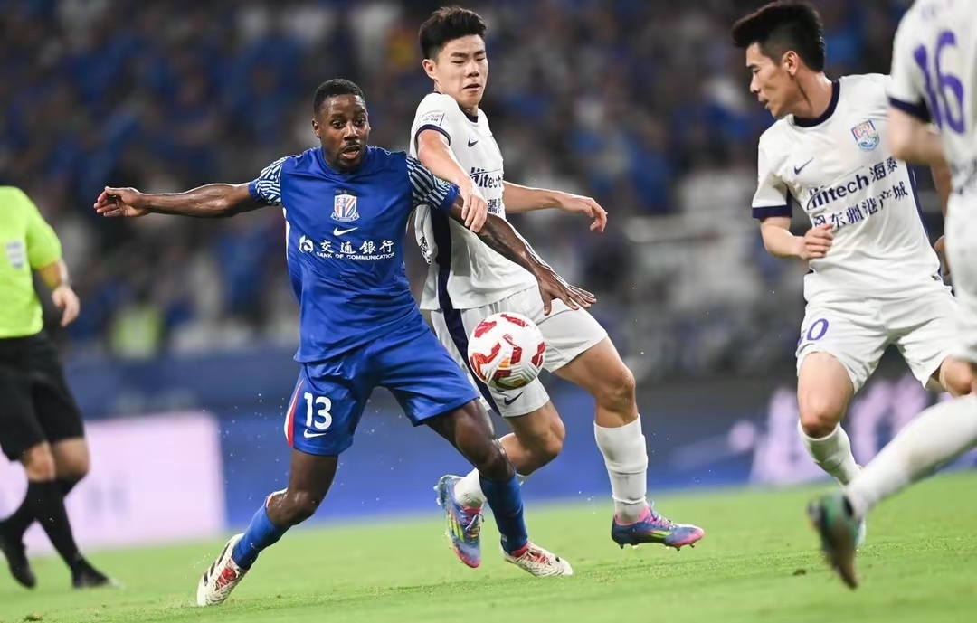 关于首发队员发挥出色，帮助球队取得关键胜利的信息