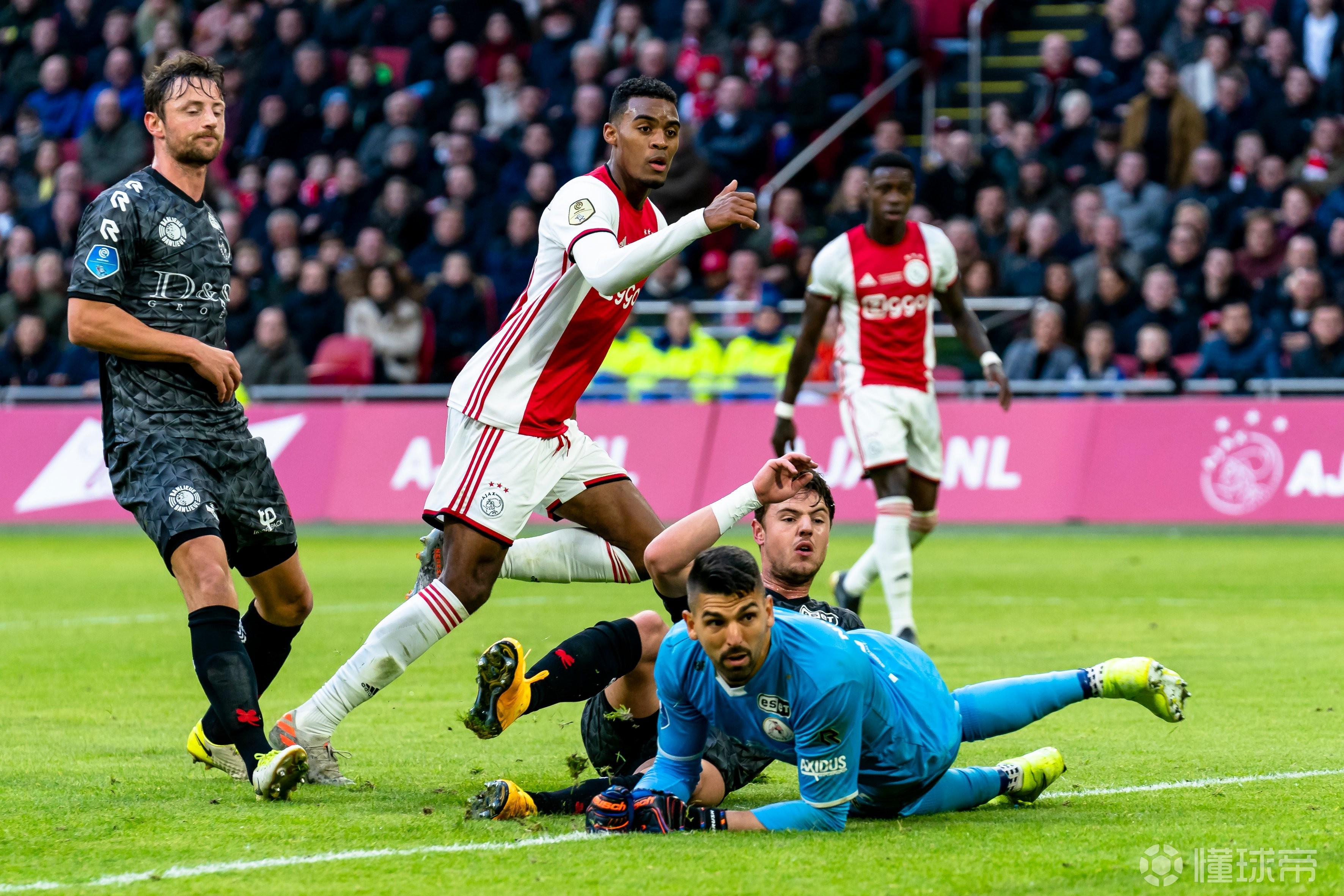 阿贾克斯全胜出线，荷甲球队表现耀眼