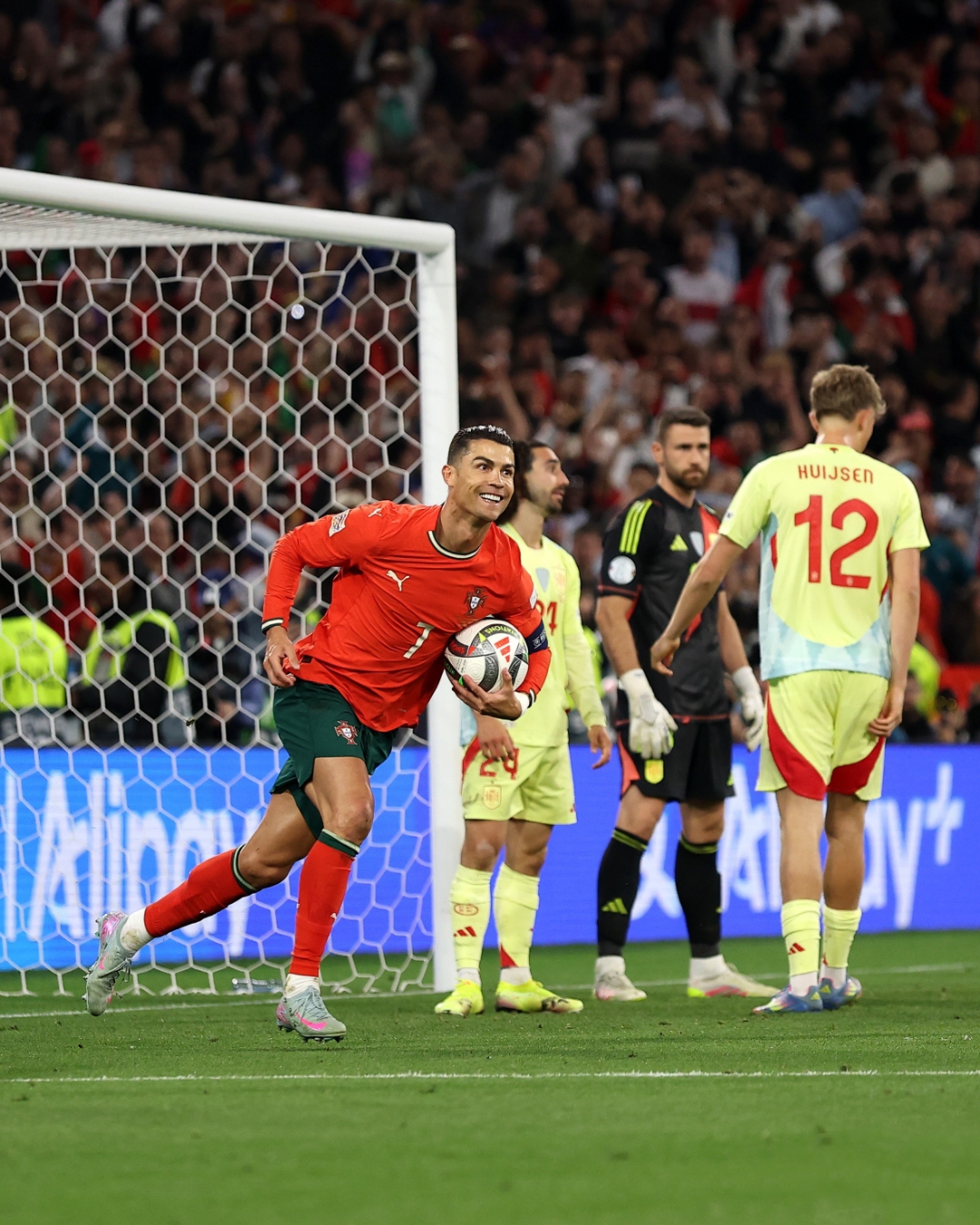 欧国联比赛中球队展现出的信心与实力 欧国联比赛中球队展现出的信心与实力