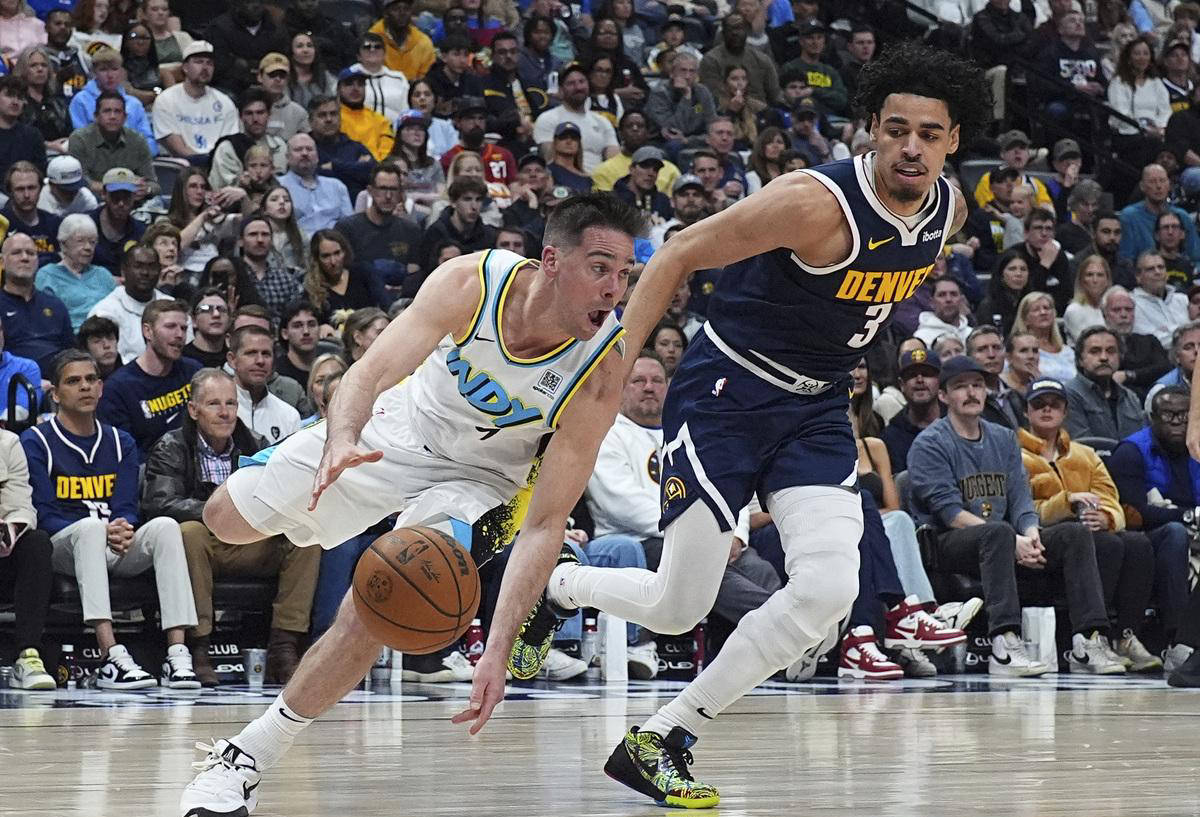 雄鹿主场告捷，团队士气高涨的简单介绍