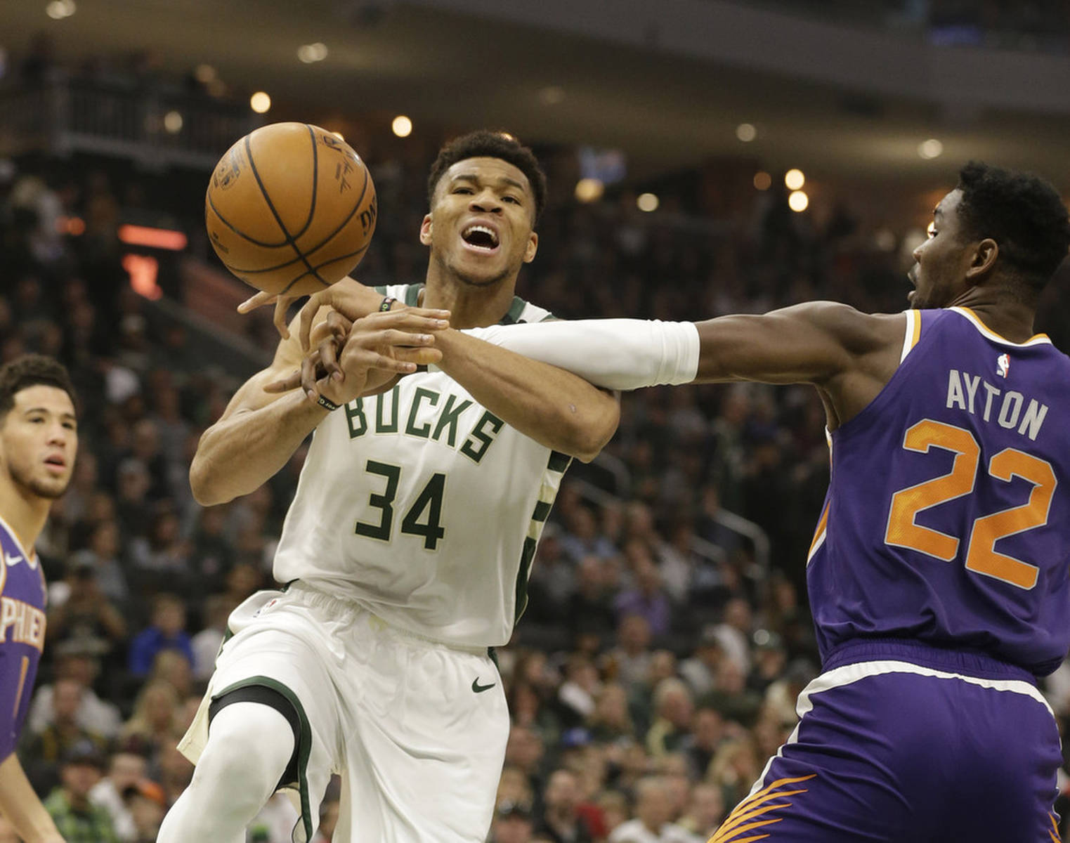 雄鹿横扫灰熊，艾顿高光表现的简单介绍