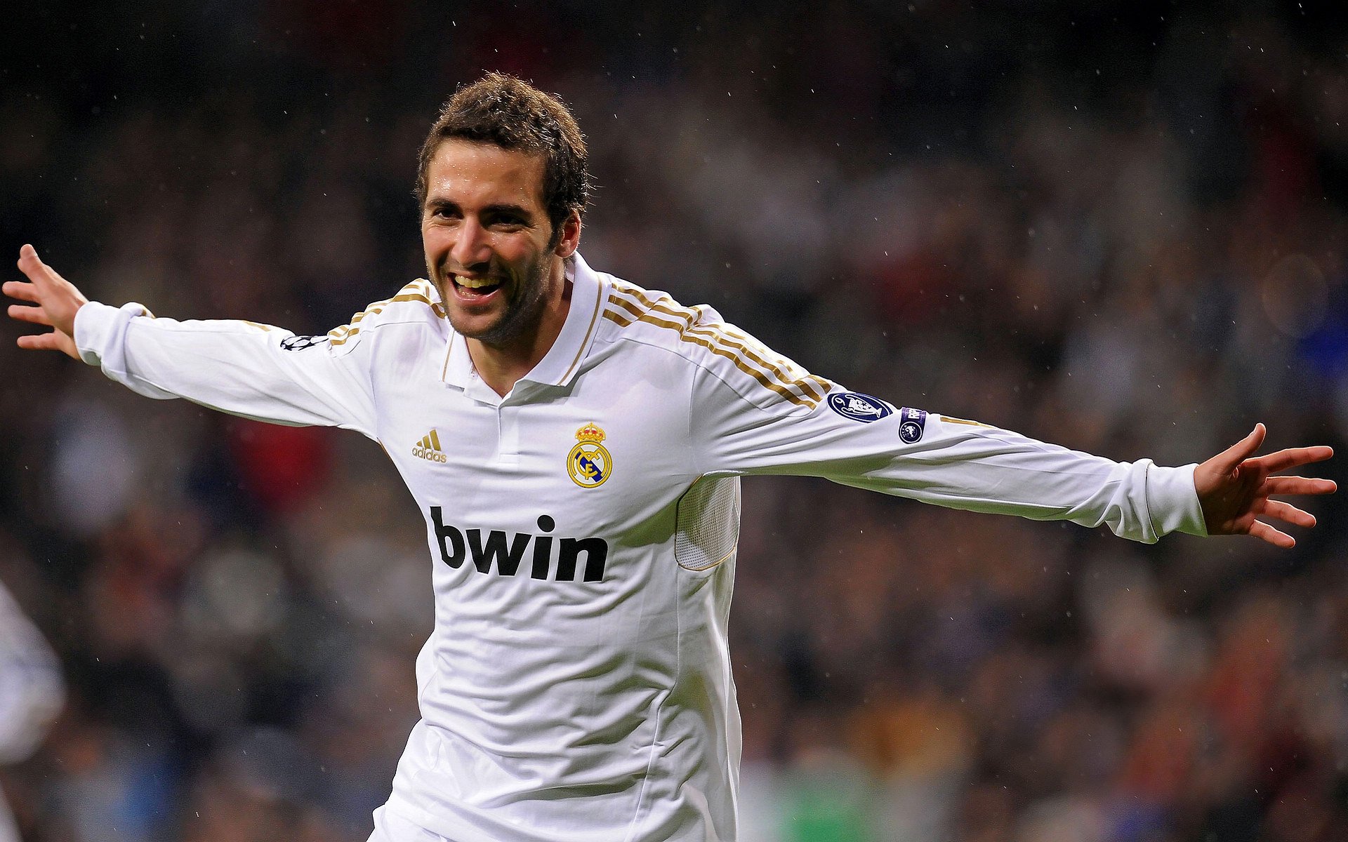 法比尼奥中场爆发，厄瓜多尔战术压制东道主卡塔尔